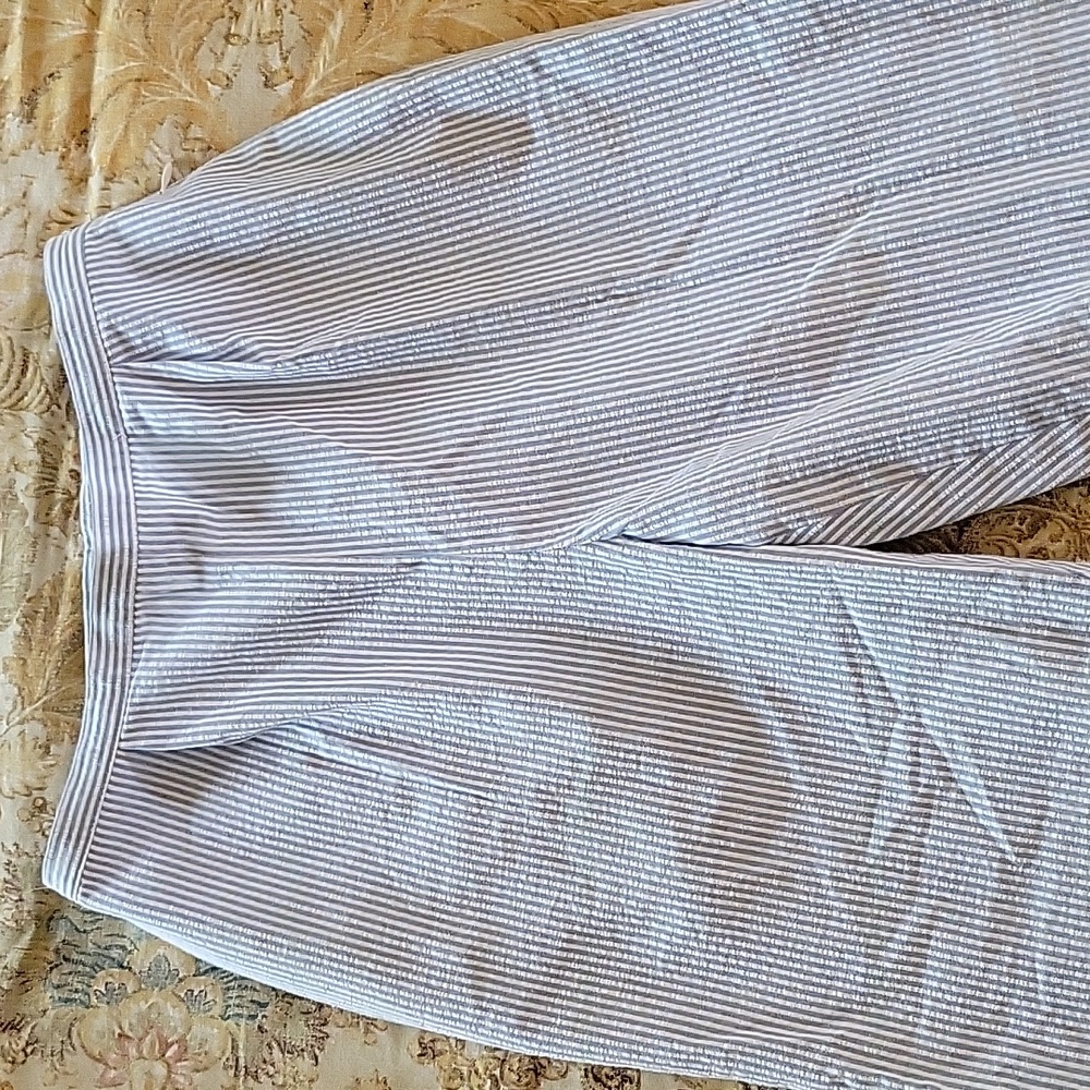 SEERSUCKER CROPPED PANTS